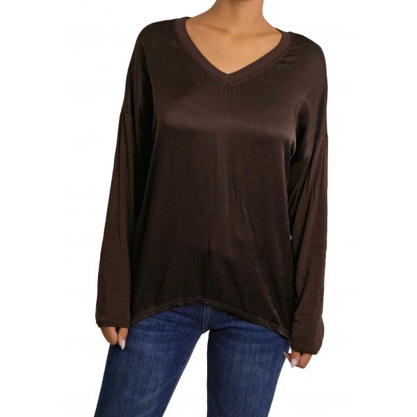 Maglia con dettagli in raso e colletto con scollo a V